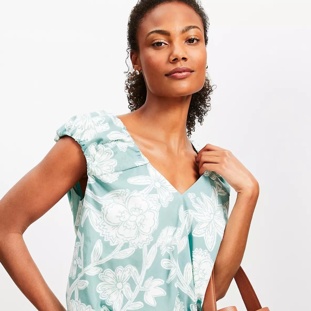 Loft Floral V Neck Bubble Hem Cropped Short Sleeve Top Size Small Teal Green - Picture 3 of 10
